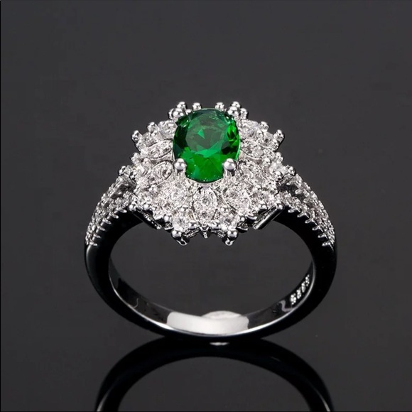 New Luxury 925 Silver Flower Emerald Diamond Ring - Picture 2 of 5